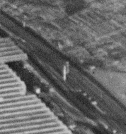 Extract from Britain From Above showing Pinfolrd No.4 signal